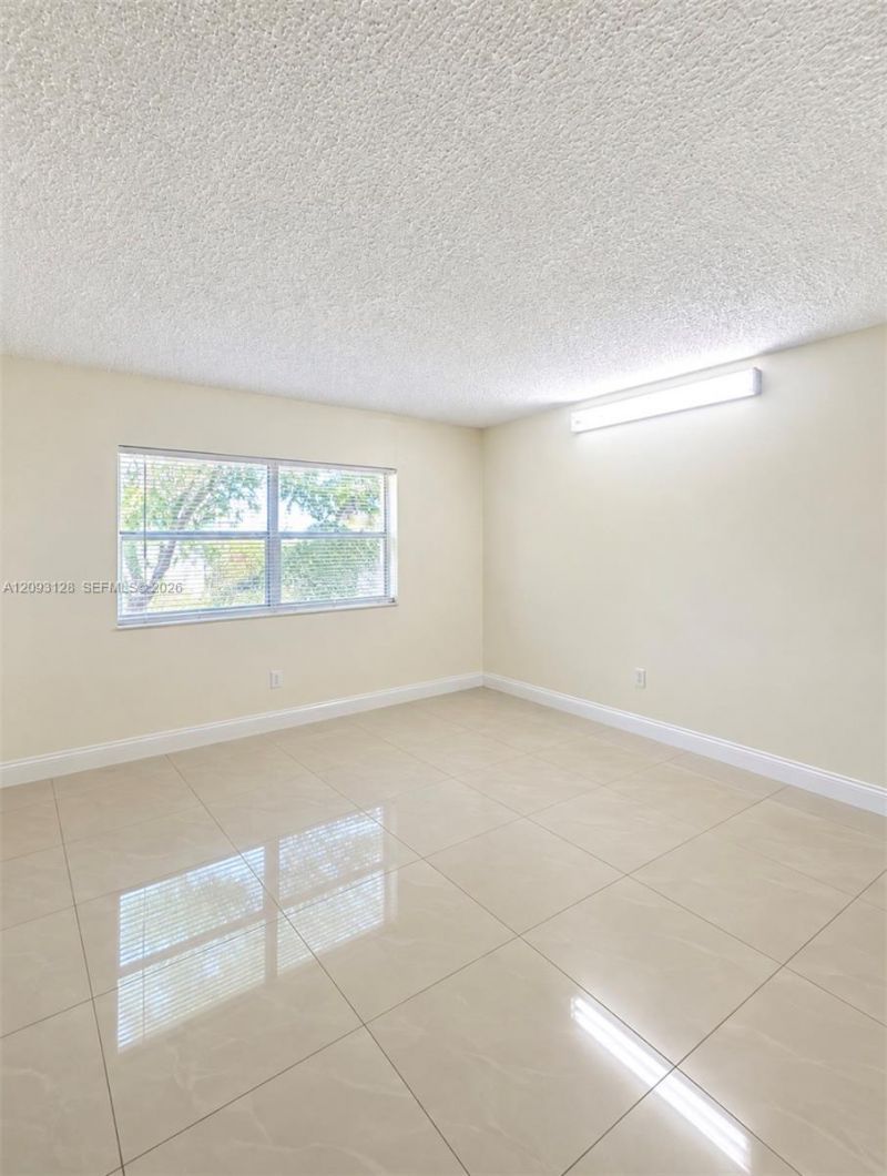 9357 Fontainebleau Blvd, Unit D310, Miami, FL 33172 Photo