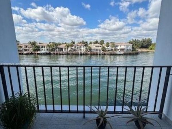1400 S Ocean Dr , Unit 304, Hollywood, FL 33019