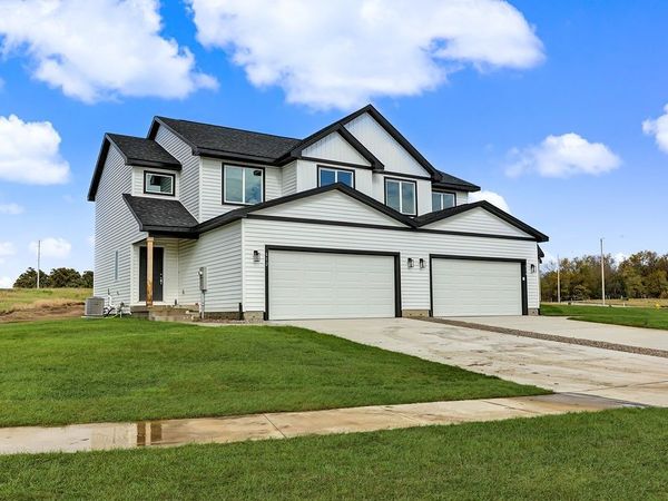 612 Cottonwood Avenue, Woodward, IA 50276