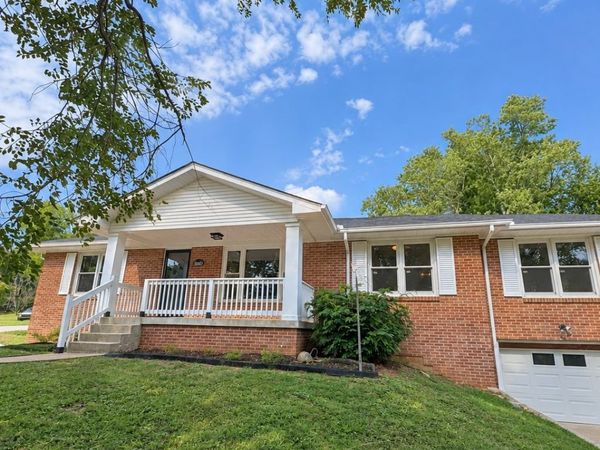 200 Woods Dr , Columbia, TN 38401