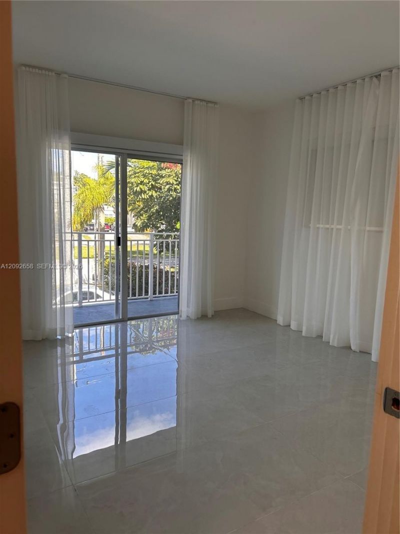 2430 NE 135th St, Unit 201, North Miami, FL 33181 Photo