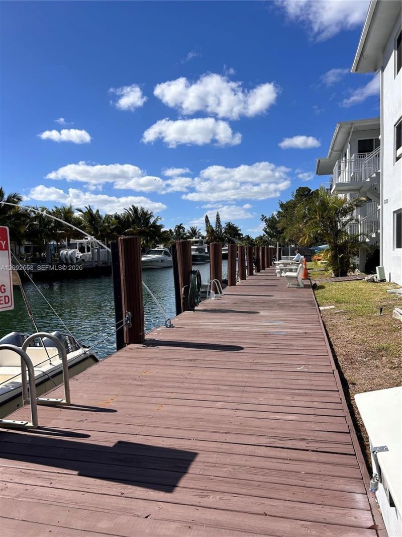 2430 NE 135th St, Unit 201, North Miami, FL 33181 Photo