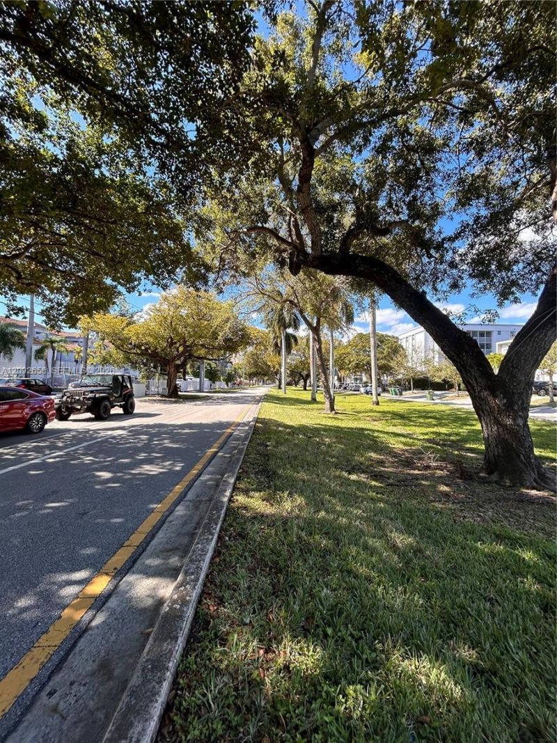 2430 NE 135th St, Unit 201, North Miami, FL 33181 Photo