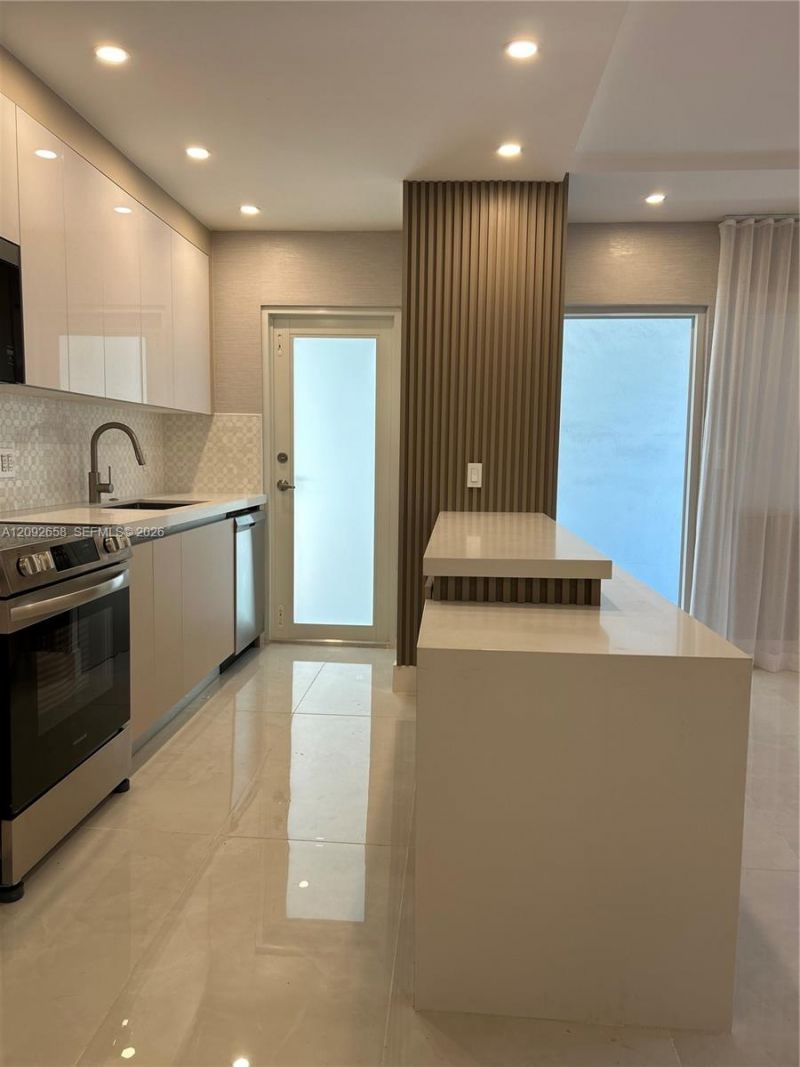 2430 NE 135th St, Unit 201, North Miami, FL 33181 Photo