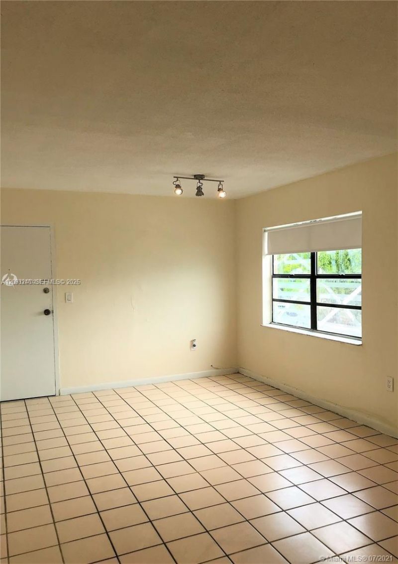 1325 W 68th St , Unit 221, Hialeah, FL 33014 Photo
