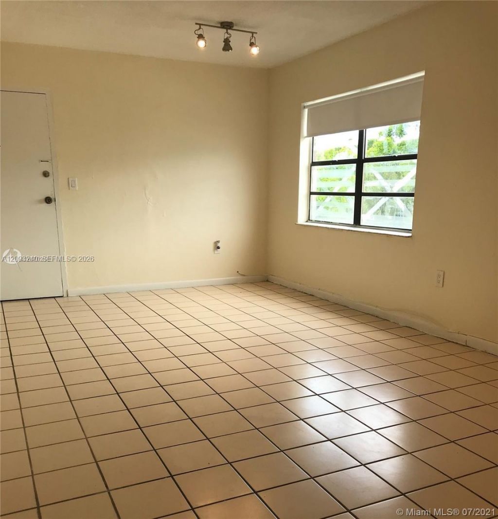 1325 W 68th St , Unit 221, Hialeah, FL 33014 Photo