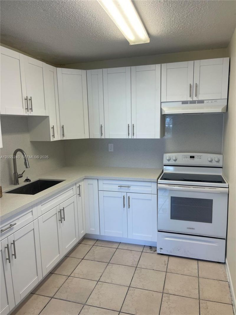 1325 W 68th St , Unit 221, Hialeah, FL 33014 Photo