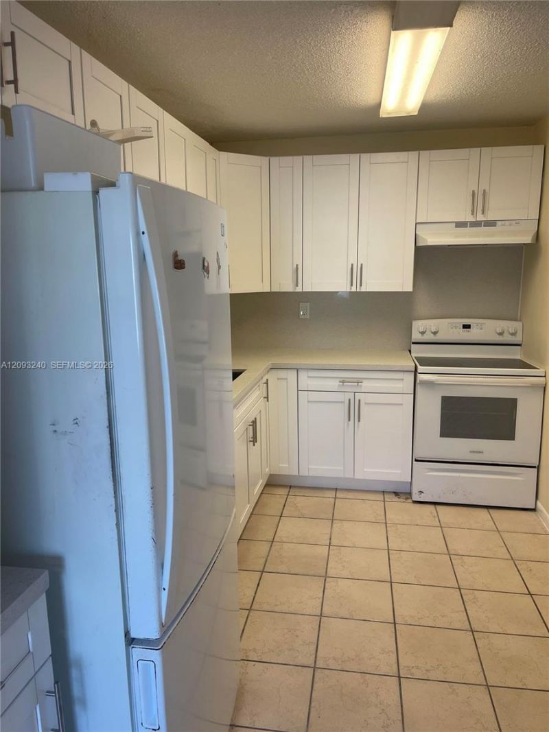 1325 W 68th St , Unit 221, Hialeah, FL 33014 Photo