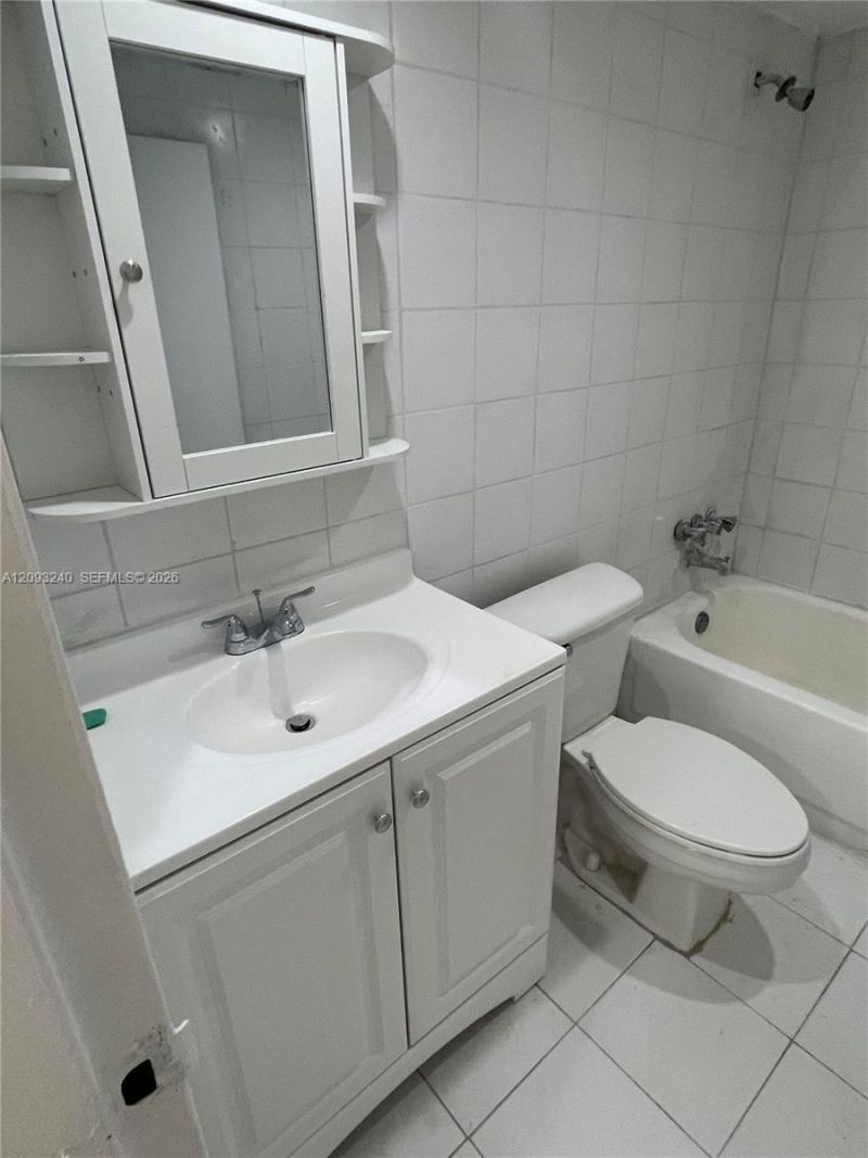 1325 W 68th St , Unit 221, Hialeah, FL 33014 Photo