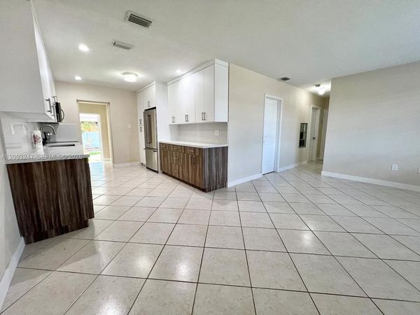 1175 W 33rd Pl, Hialeah, FL 33012