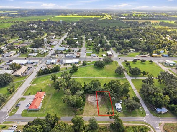 105 SW 2nd St, Chiefland, FL 32626