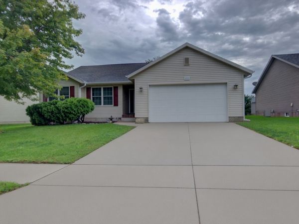 2215 W 59th Street , Davenport, IA 52806