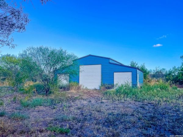 3756 Elm Dr, Beeville, TX 78102