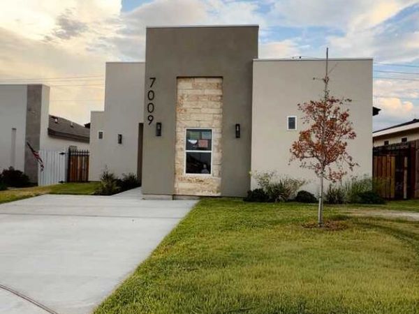 7009 Molinos Dr, Laredo, TX 78043