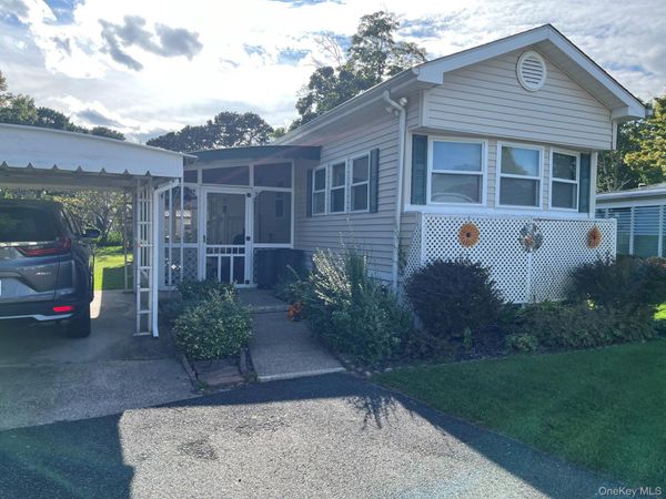 1661 Old Country Rd, Unit 282, Riverhead, NY 11901