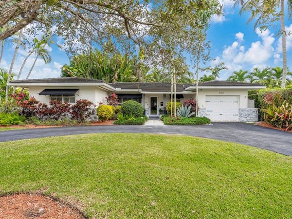 700 Vilabella Ave , Coral Gables, FL 33146