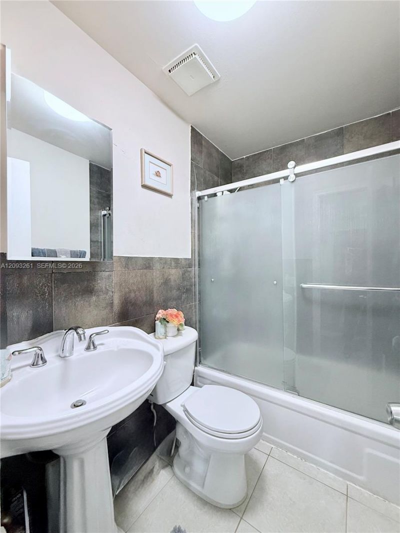 1284 W 44th Pl, Unit 1, Hialeah, FL 33012 Photo
