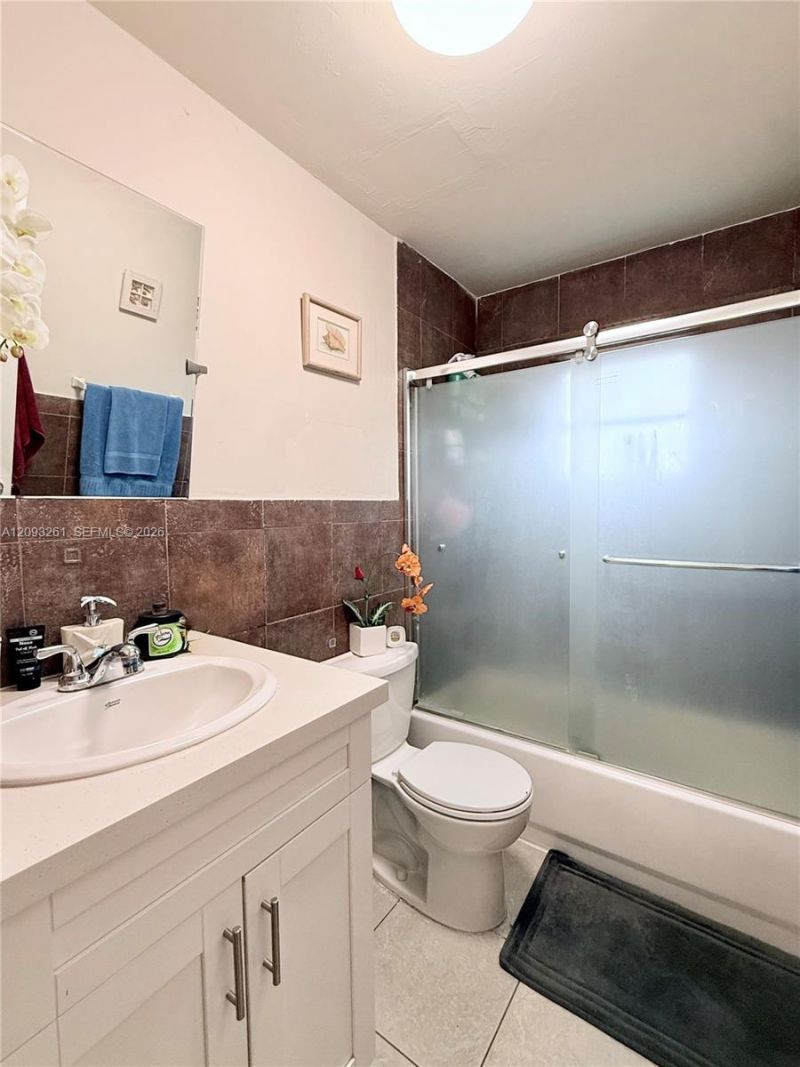 1284 W 44th Pl, Unit 1, Hialeah, FL 33012 Photo