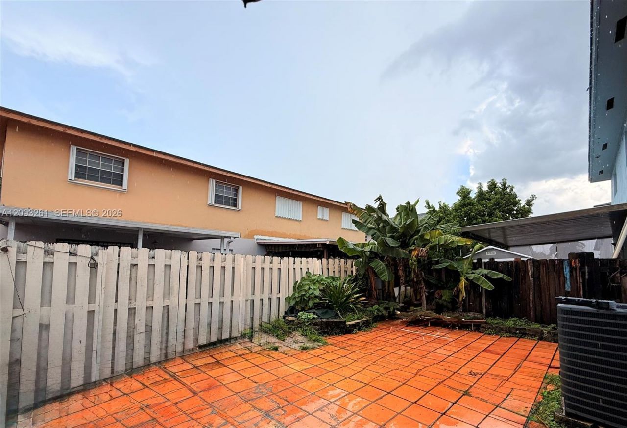 1284 W 44th Pl, Unit 1, Hialeah, FL 33012 Photo