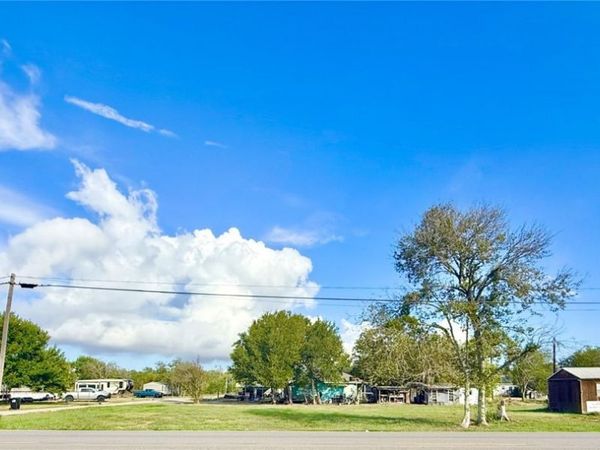5730 FM 616 , Vanderbilt, TX 77979
