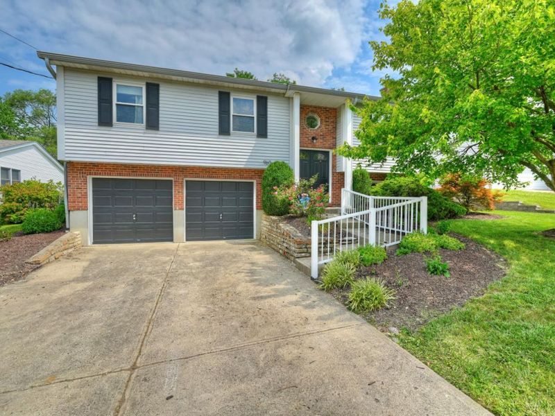 960 Butterfly Court, Springfield Township, OH 45231 Photo 1