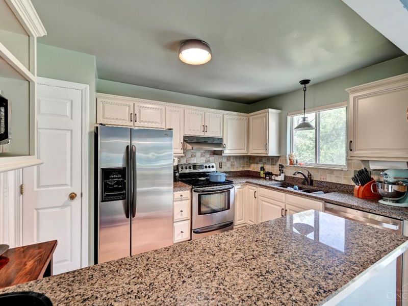 960 Butterfly Court, Springfield Township, OH 45231 Photo 10
