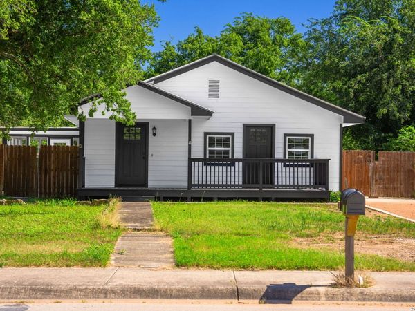 512 GUADALUPE ST, Kerrville, TX 78028
