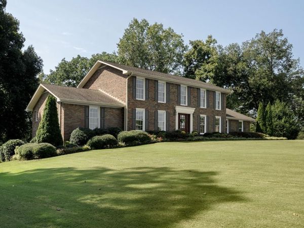 1806 Maclin Dr, Tuscumbia, AL 35674