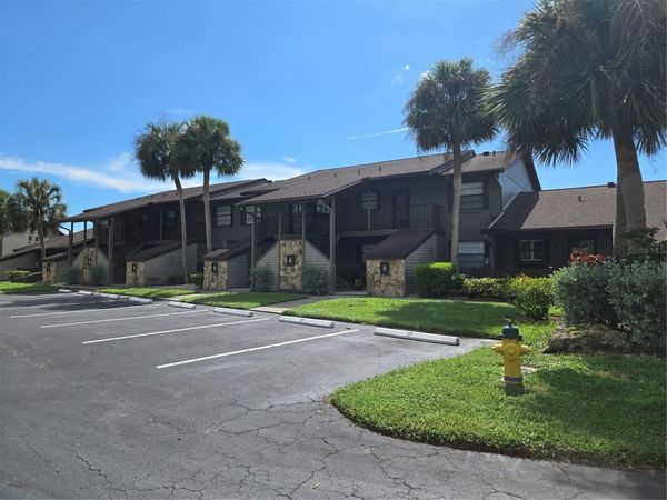 927 CAPRI ISLES BOULEVARD , Unit 10, VENICE, FL 34292