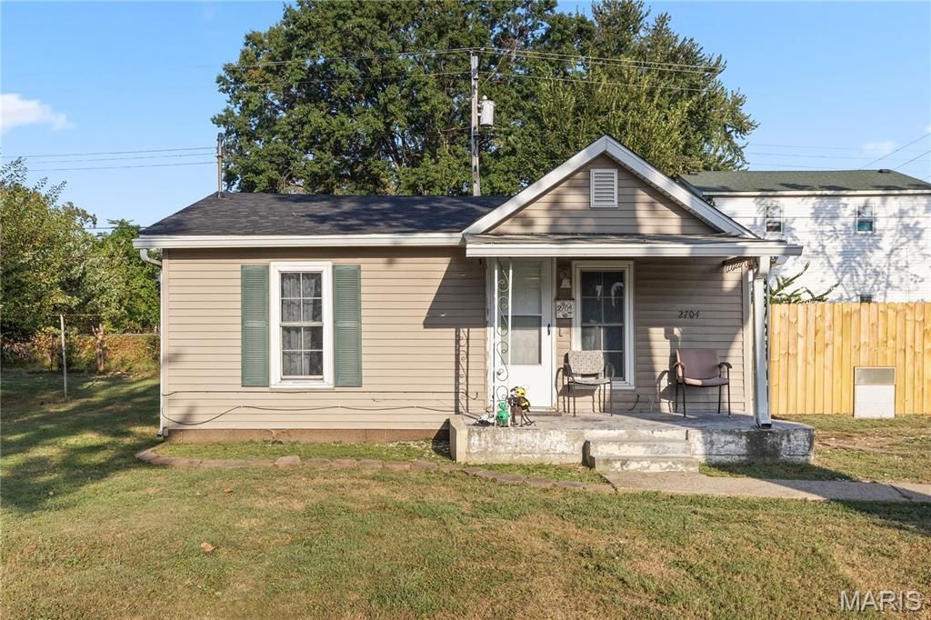 2704 Myrtle Avenue , Granite City, IL 62040 Main Photo