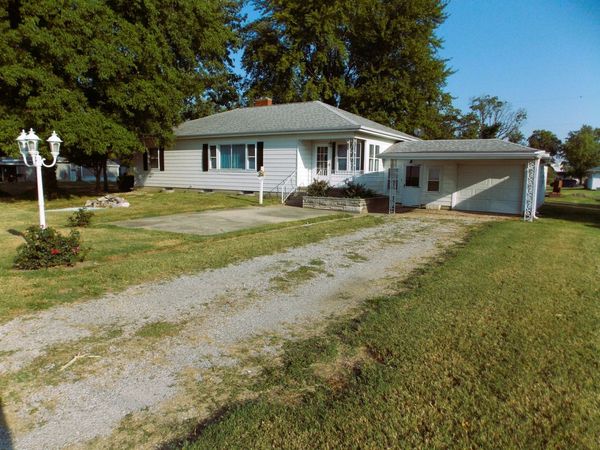 210 E 4th Street, Hoffman, IL 62250