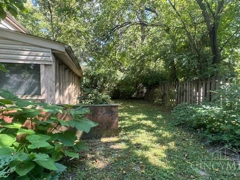 955 Matthews Drive, Lincoln Heights, OH 45215 Photo 2