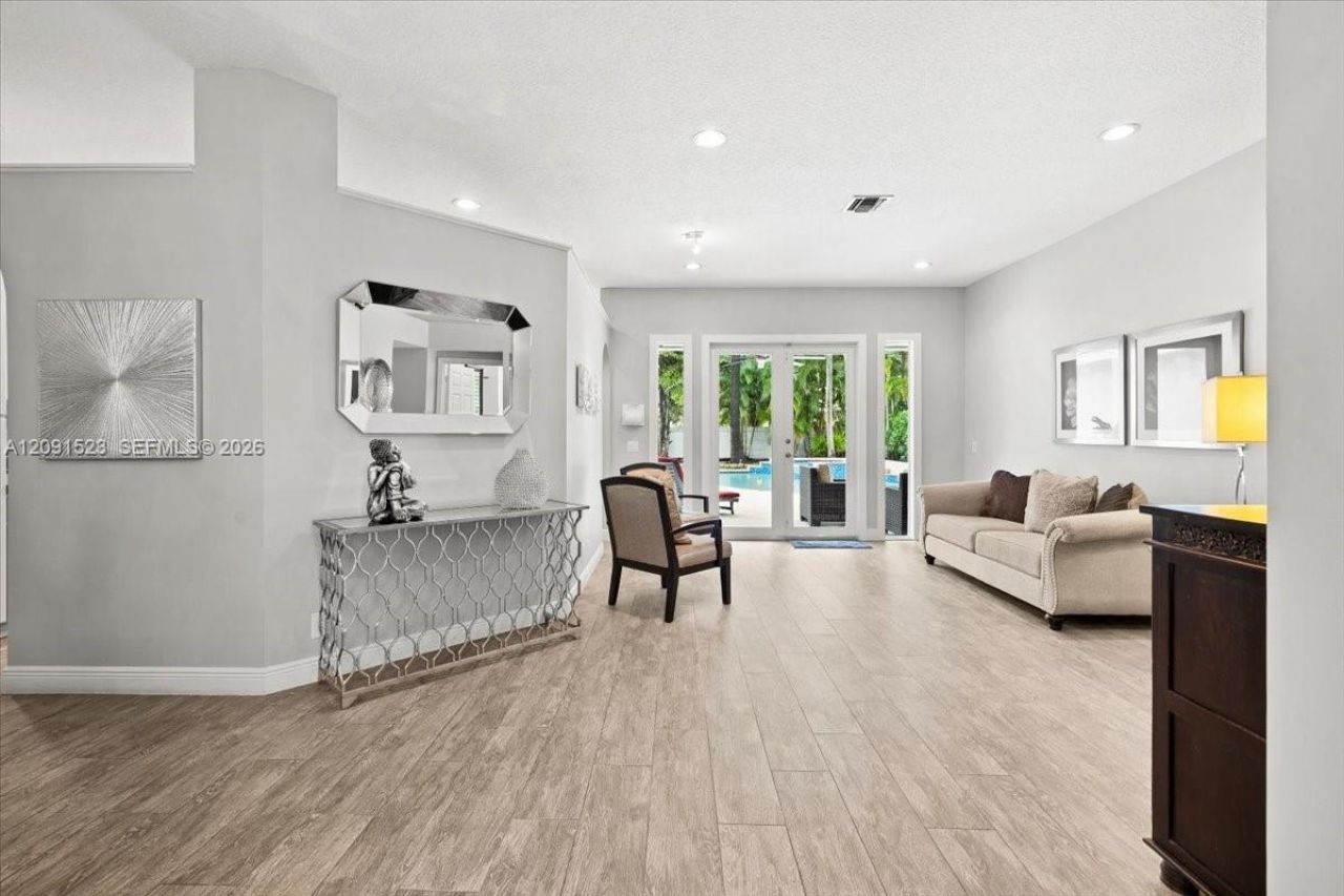 6982 Coronado Way, Pembroke Pines, FL 33331 Photo