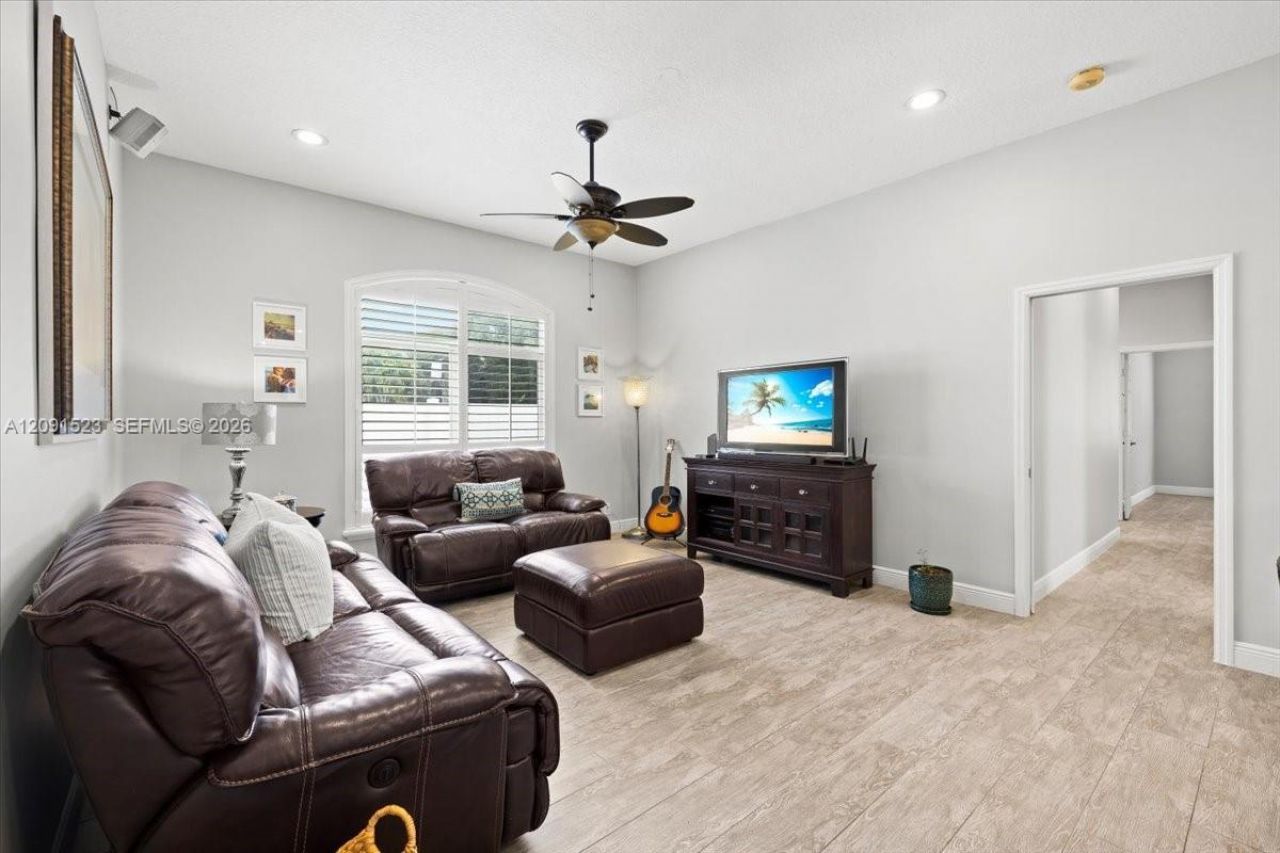 6982 Coronado Way, Pembroke Pines, FL 33331 Photo