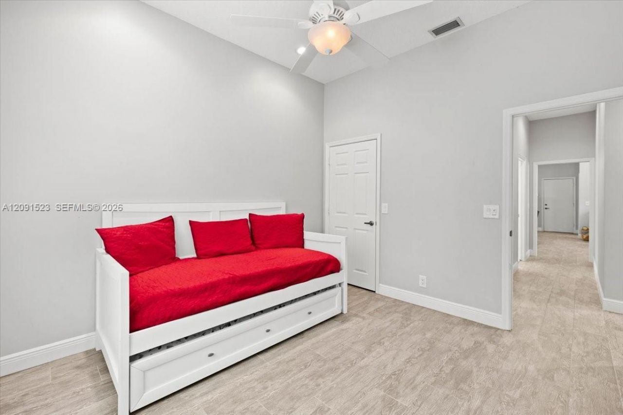 6982 Coronado Way, Pembroke Pines, FL 33331 Photo