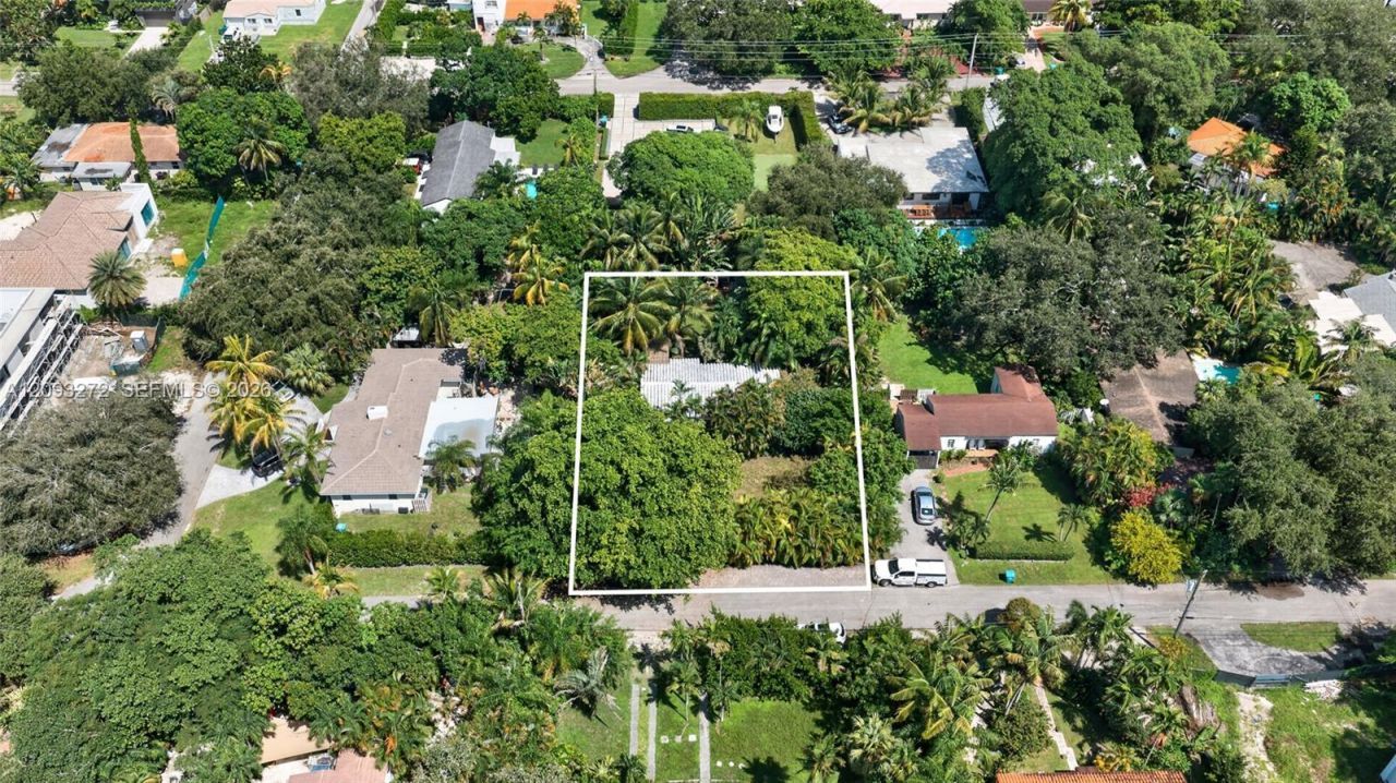 1103 NE 118th St, Biscayne Park, FL 33161 Photo