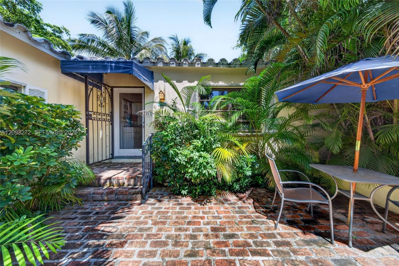1103 NE 118th St, Biscayne Park, FL 33161 Photo
