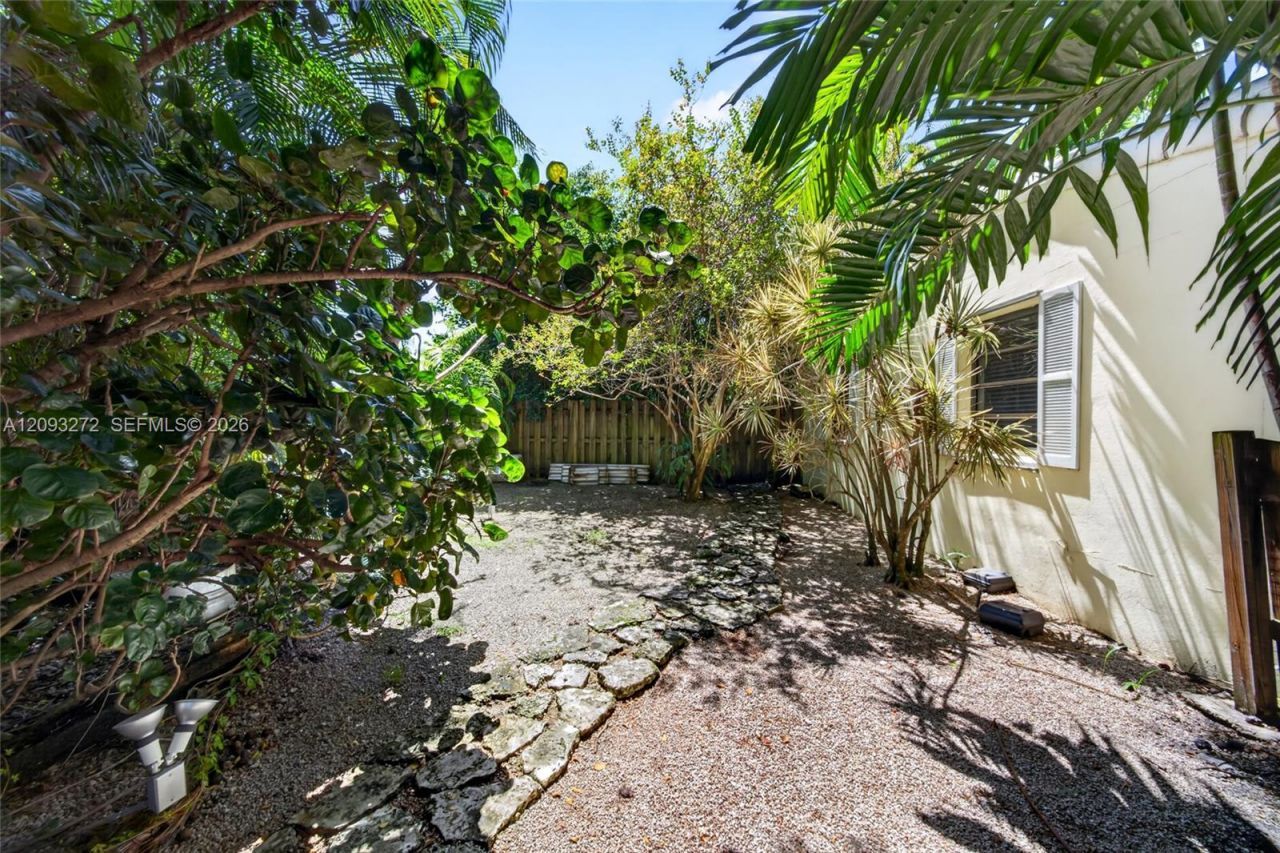 1103 NE 118th St, Biscayne Park, FL 33161 Photo