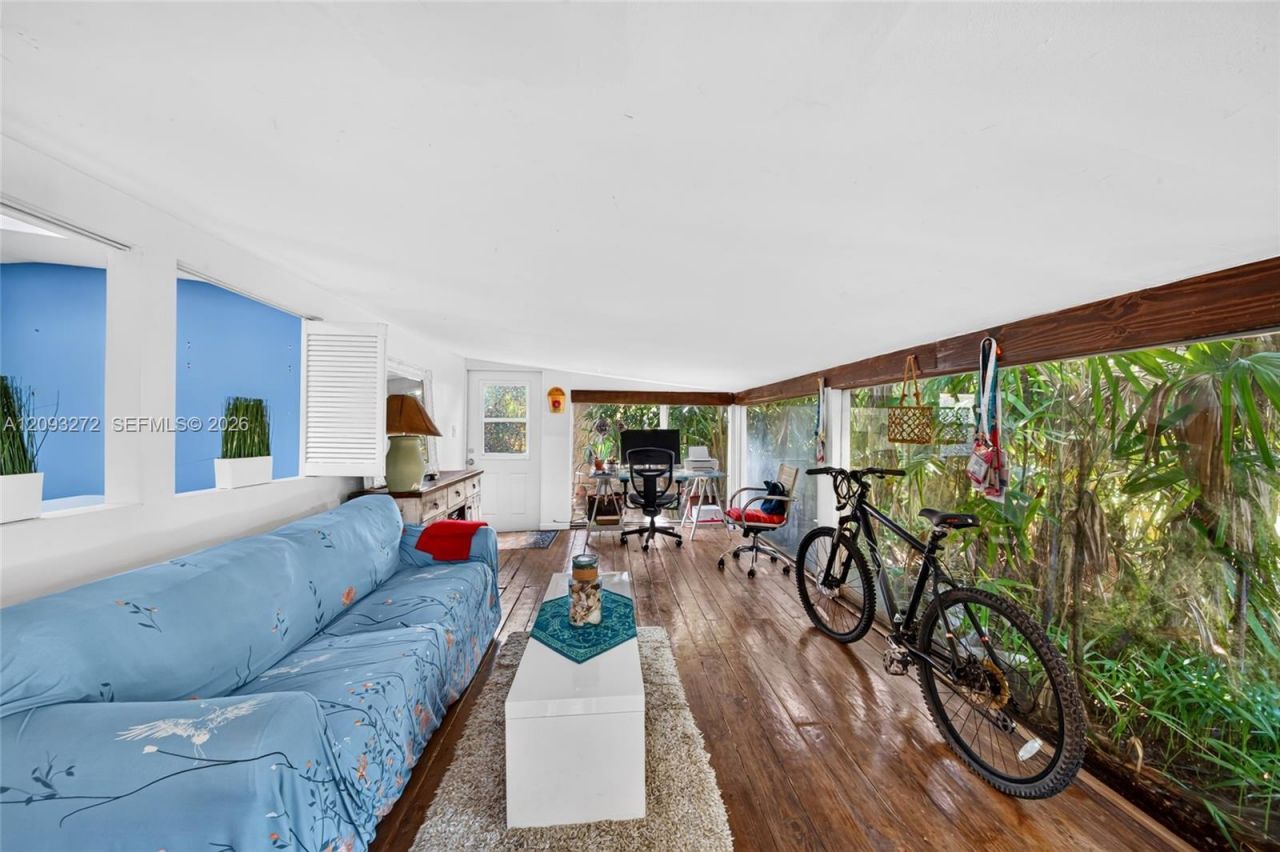 1103 NE 118th St, Biscayne Park, FL 33161 Photo