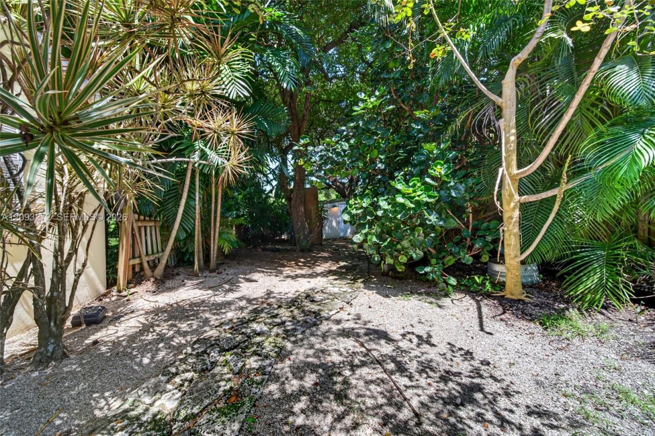 1103 NE 118th St, Biscayne Park, FL 33161 Photo