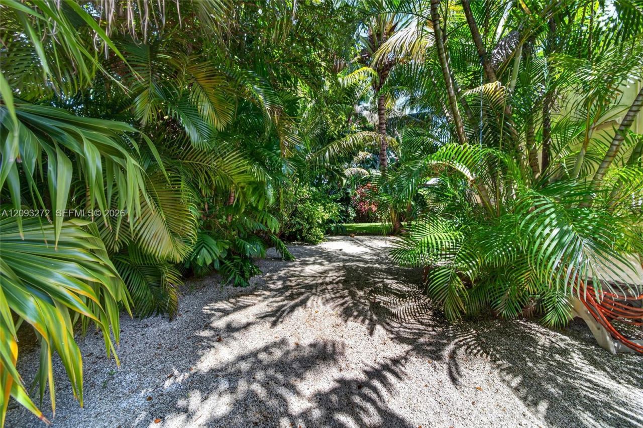 1103 NE 118th St, Biscayne Park, FL 33161 Photo