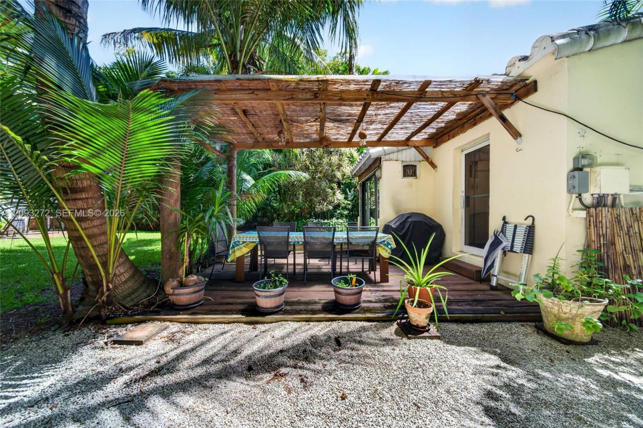 1103 NE 118th St, Biscayne Park, FL 33161 Photo