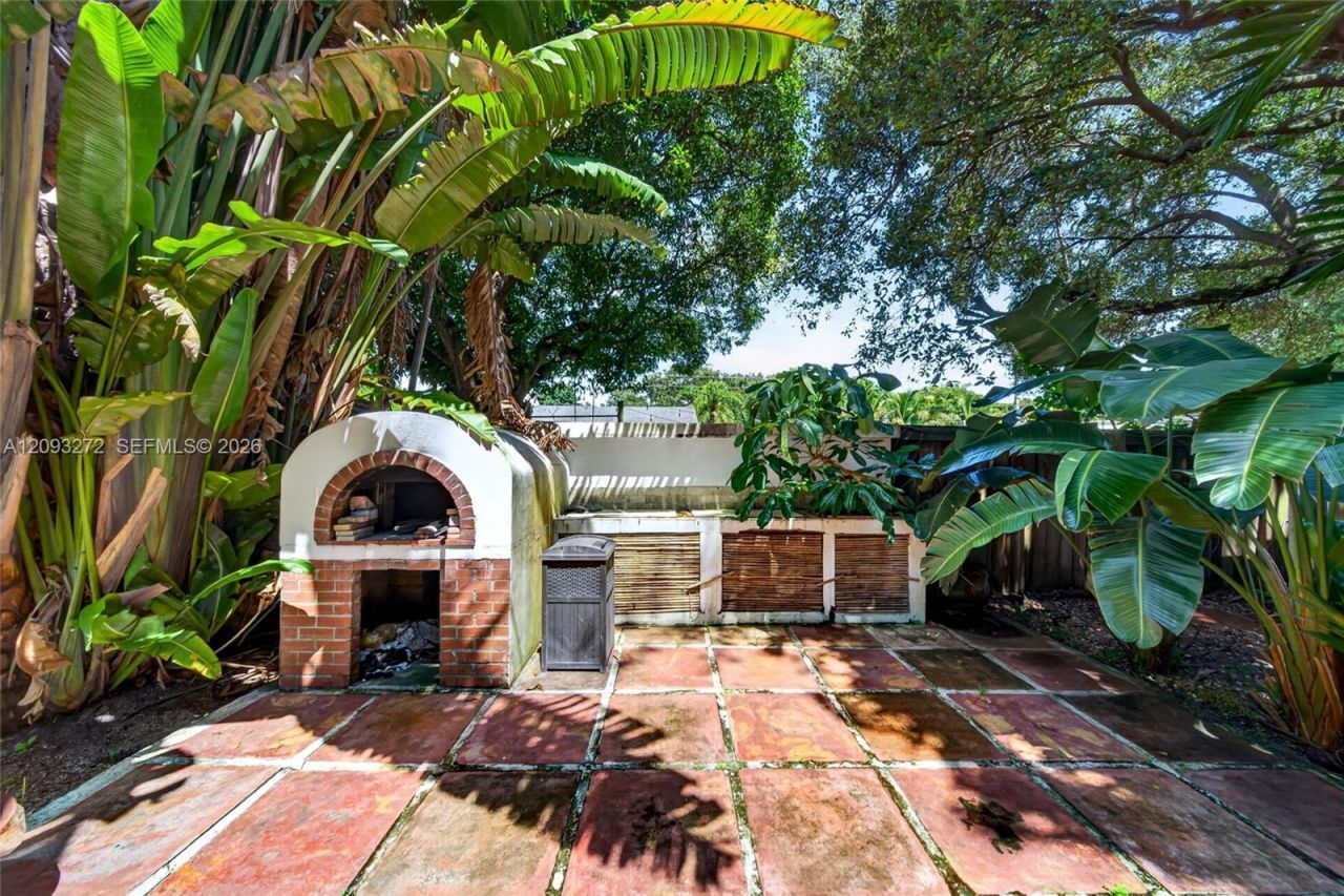 1103 NE 118th St, Biscayne Park, FL 33161 Photo