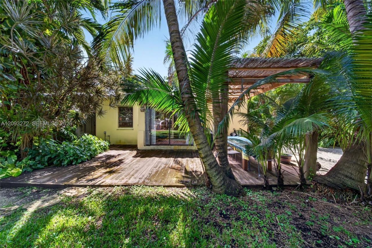 1103 NE 118th St, Biscayne Park, FL 33161 Photo