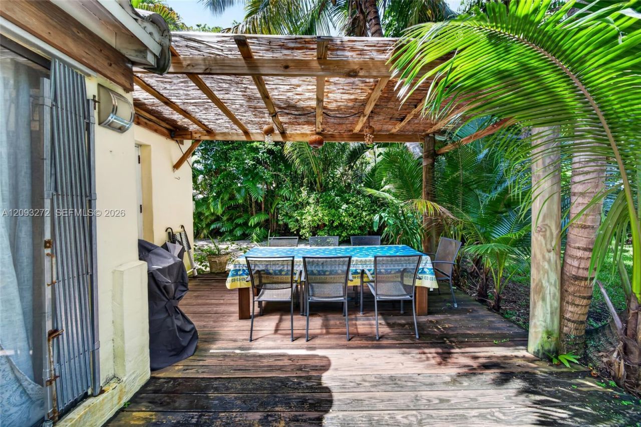 1103 NE 118th St, Biscayne Park, FL 33161 Photo
