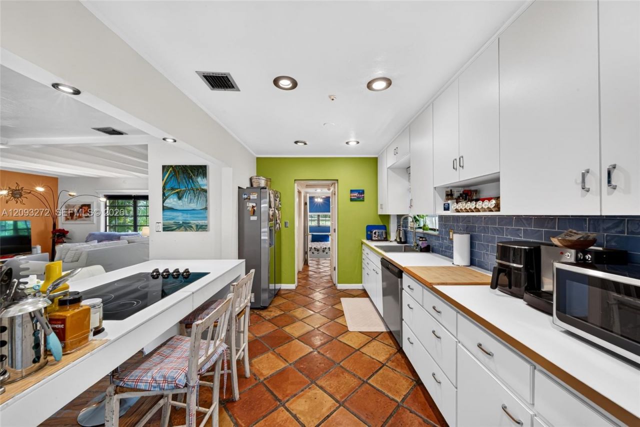 1103 NE 118th St, Biscayne Park, FL 33161 Photo