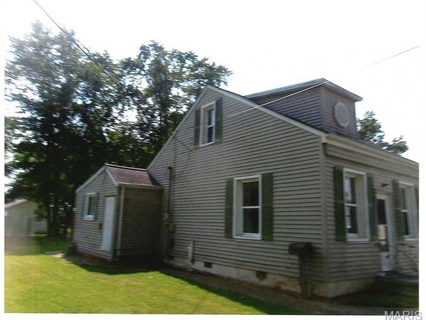 704 W State Street, Mascoutah, IL 62258