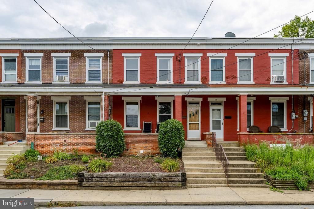 25 E 3RD STREET, QUARRYVILLE, PA 17566