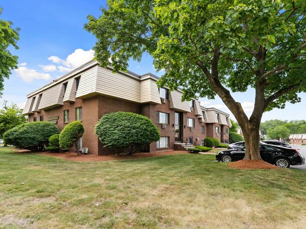 5 Hallmark Gardens, Unit 12, Burlington, MA 01803