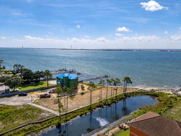 2035 Palmetto Lake Drive, Navarre, FL 32566